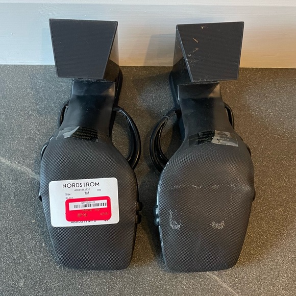 ♣️ NWT Abound Strappy Block Heels (7) - Picture 3 of 4